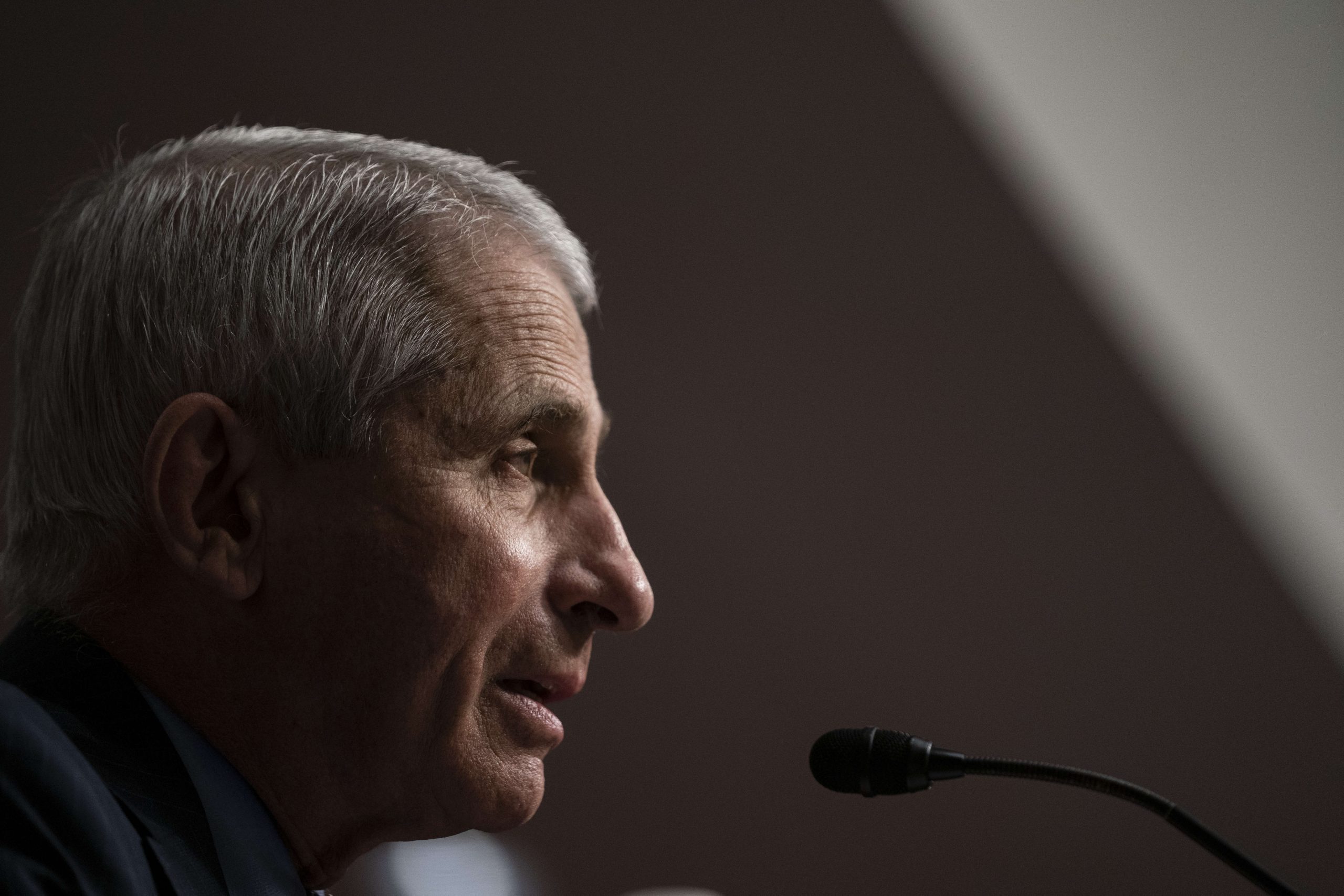 Dr. Fauci a anunțat o investiție de peste 3 miliarde de dolari pentru a grăbi producția de medicamente împotriva COVID și a altor virusuri periculoase