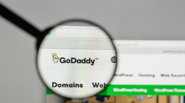 GoDaddy, criticată după ce s-a aflat că mailul în care anunța prime de sărbători a fost de fapt un test pentru angajați