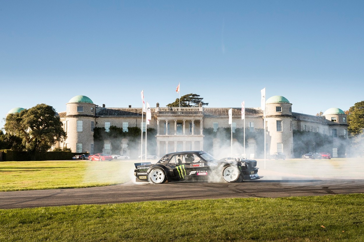 „Monstrul” de 1.400 cai putere. Mustang „Hoonicorn” a câştigat cursa cu Ford GT. VIDEO