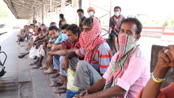 New Delhi impune lockdown în weekend, după ce, zilnic, sunt raportate 200.000 de noi infectări, în India