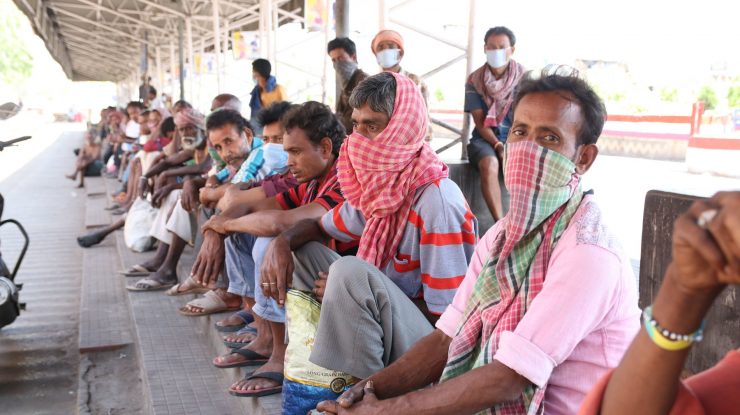 New Delhi impune lockdown în weekend, după ce, zilnic, sunt raportate 200.000 de noi infectări, în India