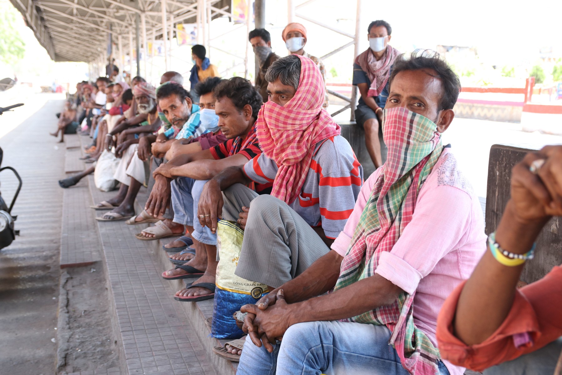 New Delhi impune lockdown în weekend, după ce, zilnic, sunt raportate 200.000 de noi infectări, în India