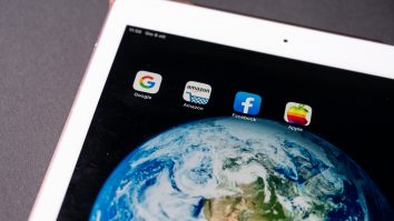 De ce Comisia Europeană ridică giganții din tehnologie la rangul de „gardieni ai internetului”