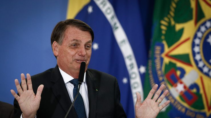 Preşedintele Bolsonaro le-a transmis brazilienilor că „toată lumea ar trebui să-și cumpere o pușcă”