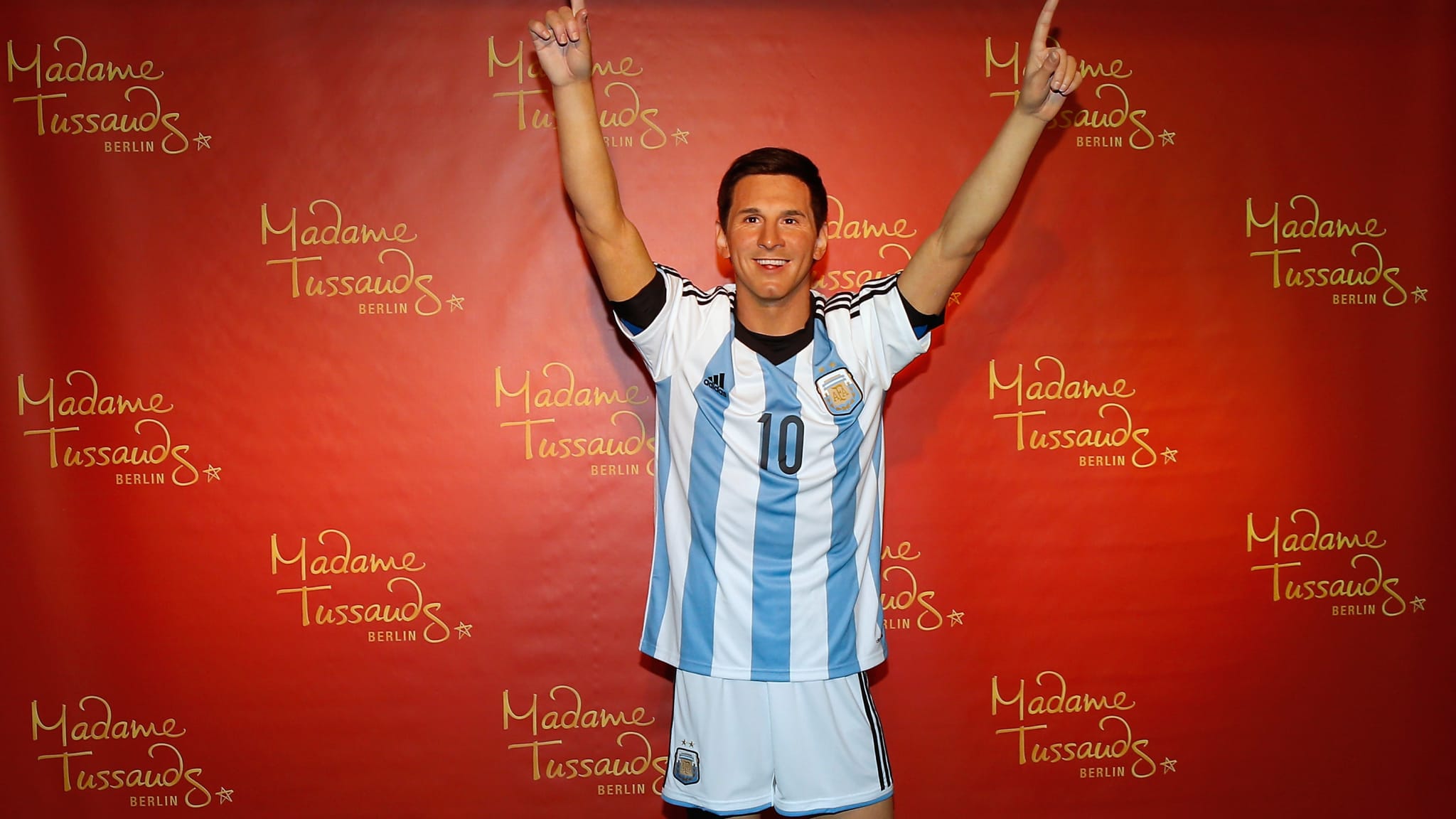 Messi, nouă statuie de ceară la Barcelona. Fanii spun că „opera” nu seamănă cu originalul