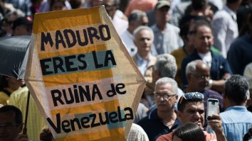 Venezuela își alege reprezentanții în Adunarea Națională. Opoziția încearcă să oprească scrutinul