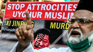 Musulmanii uiguri din tabere de reeducare din China erau umiliți și forțați să mănânce porc