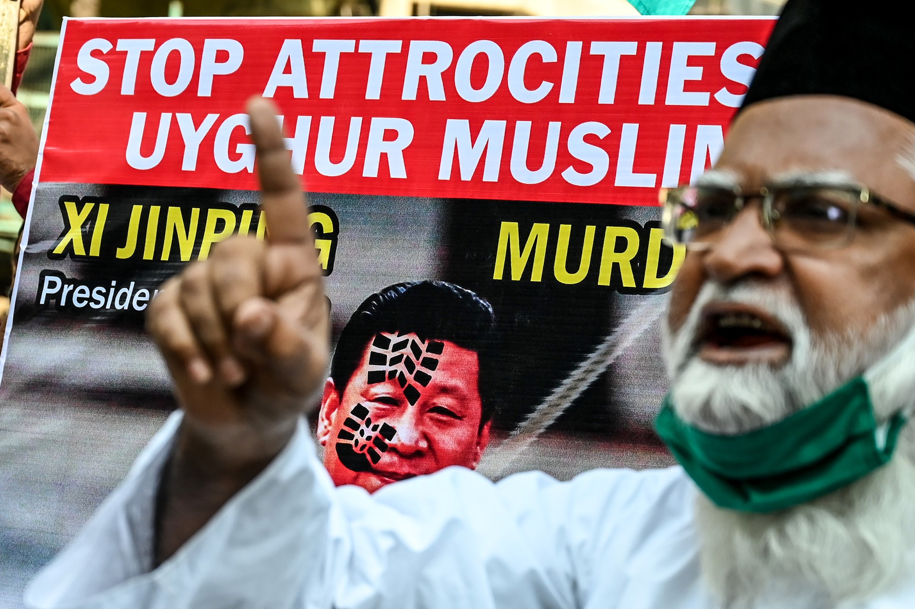 Musulmanii uiguri din tabere de reeducare din China erau umiliți și forțați să mănânce porc