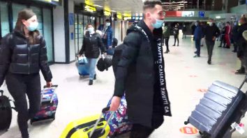 Românii care s-au întors acasă din UK, obligați să stea în izolare: „Mă așteptam să ne dea puțin răgaz”