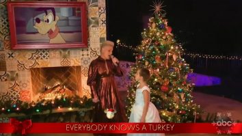 Pink și fiica ei au oferit un spectacol de Crăciun. VIDEO