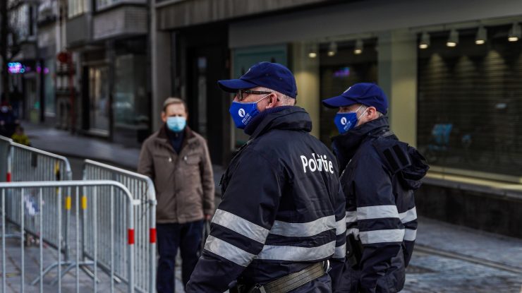 Coronavirus, restricții și denunțuri. Oamenii sună mai des la poliție