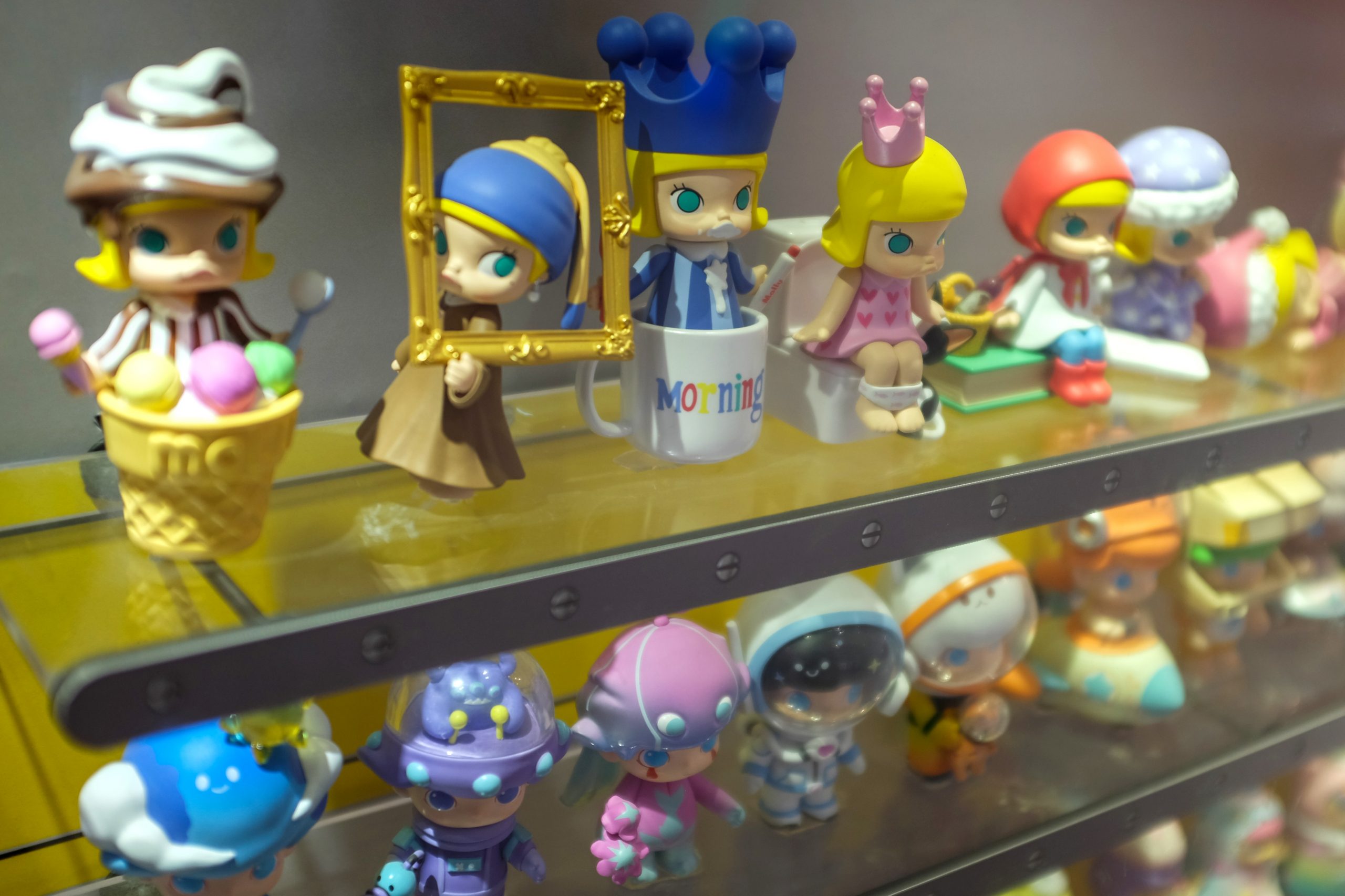 Proprietarul firmei de jucării Pop Mart din China a devenit multimiliardar în prima zi în care compania a fost lansată la bursă