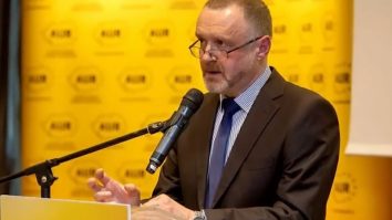 Sorin Lavric, parlamentarul misogin AUR, câștigă de 20 de ori mai puțin decât soția sa. Ce avere are