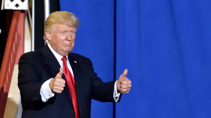 Trump anunță că se va vaccina împotriva COVID-19 „de îndată ce va primi ok-ul echipei medicale”