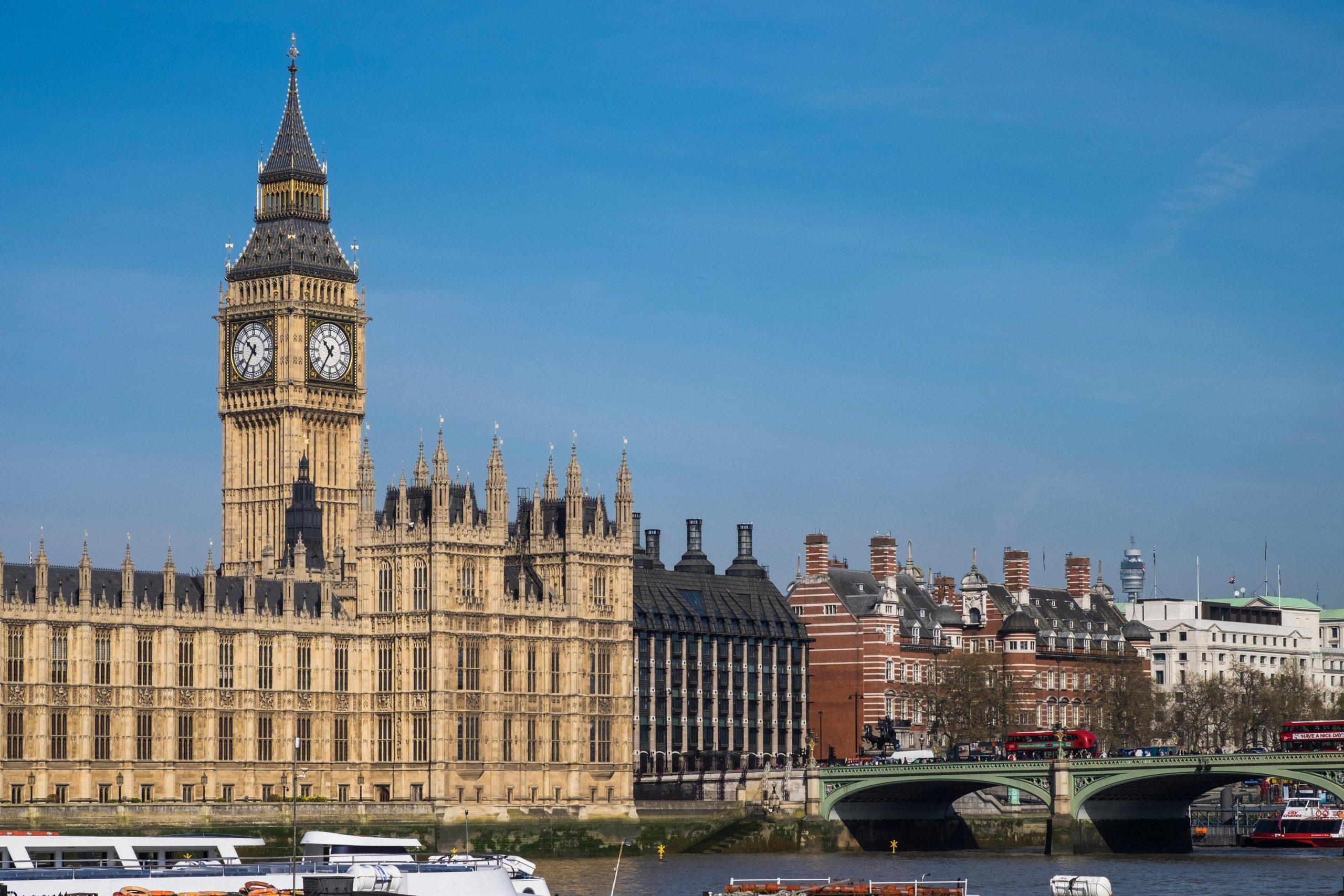 România pierde investiții în securitate în urma Brexit-ului. Ce își doresc de fapt partidele politice britanice