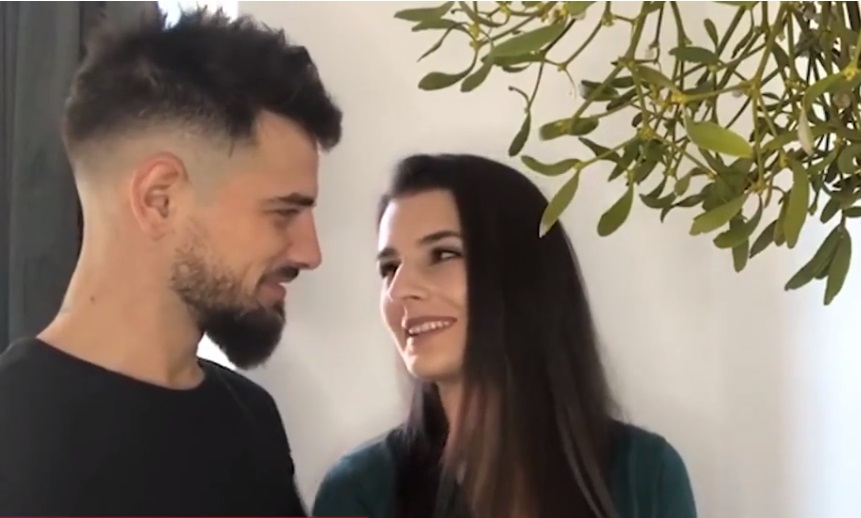 Semnificația vâscului de Revelion. De ce se sărută cuplurile sub planta magică