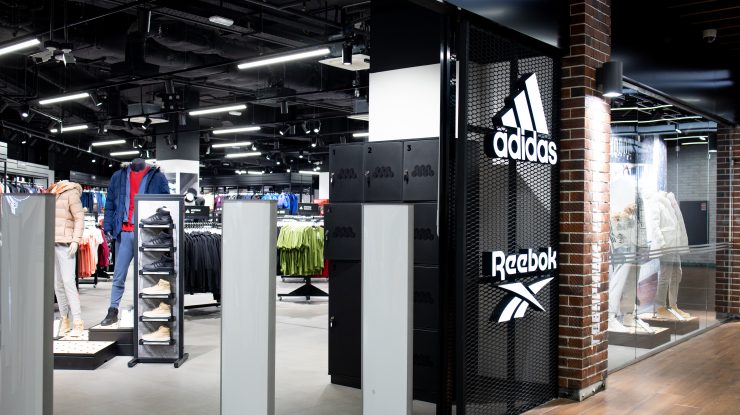 Motivul pentru care Adidas ar vrea să vândă marca Reebok. Decizia finală va fi anunțată în martie 2021