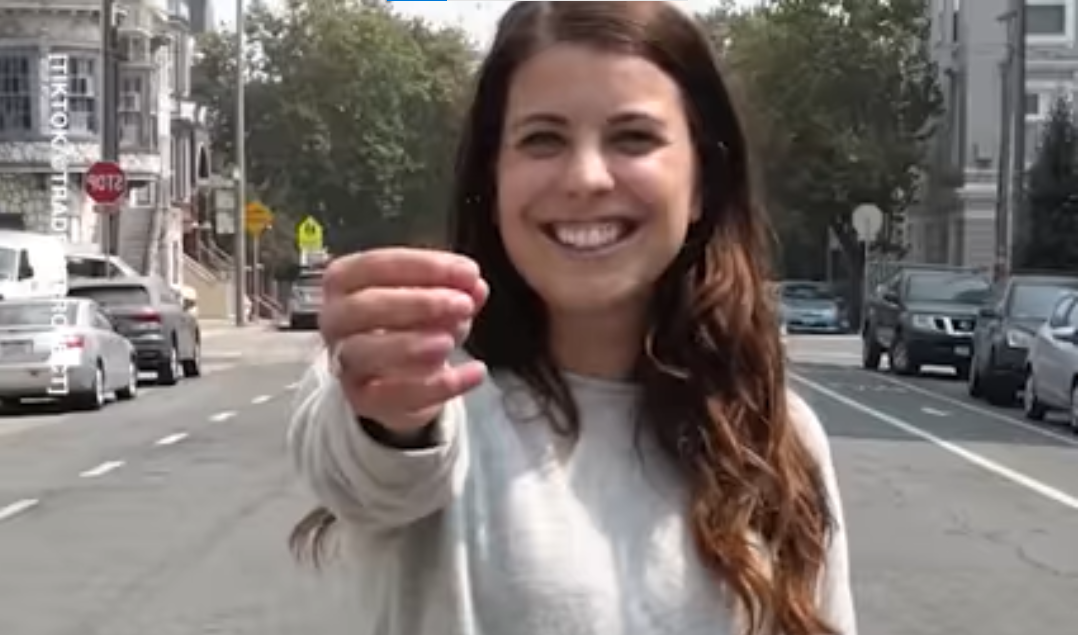 A dat lucruri la schimb până și-a luat o casă, pornind de la o agrafă. Cât timp a durat procesul