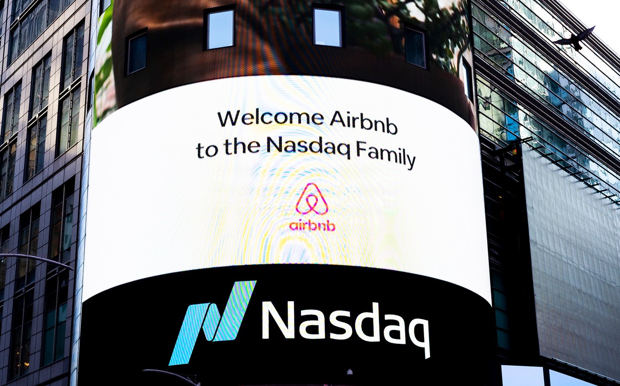 Airbnb a debutat pe Wall Street. O acțiune a crescut cu 112% în aceeași zi