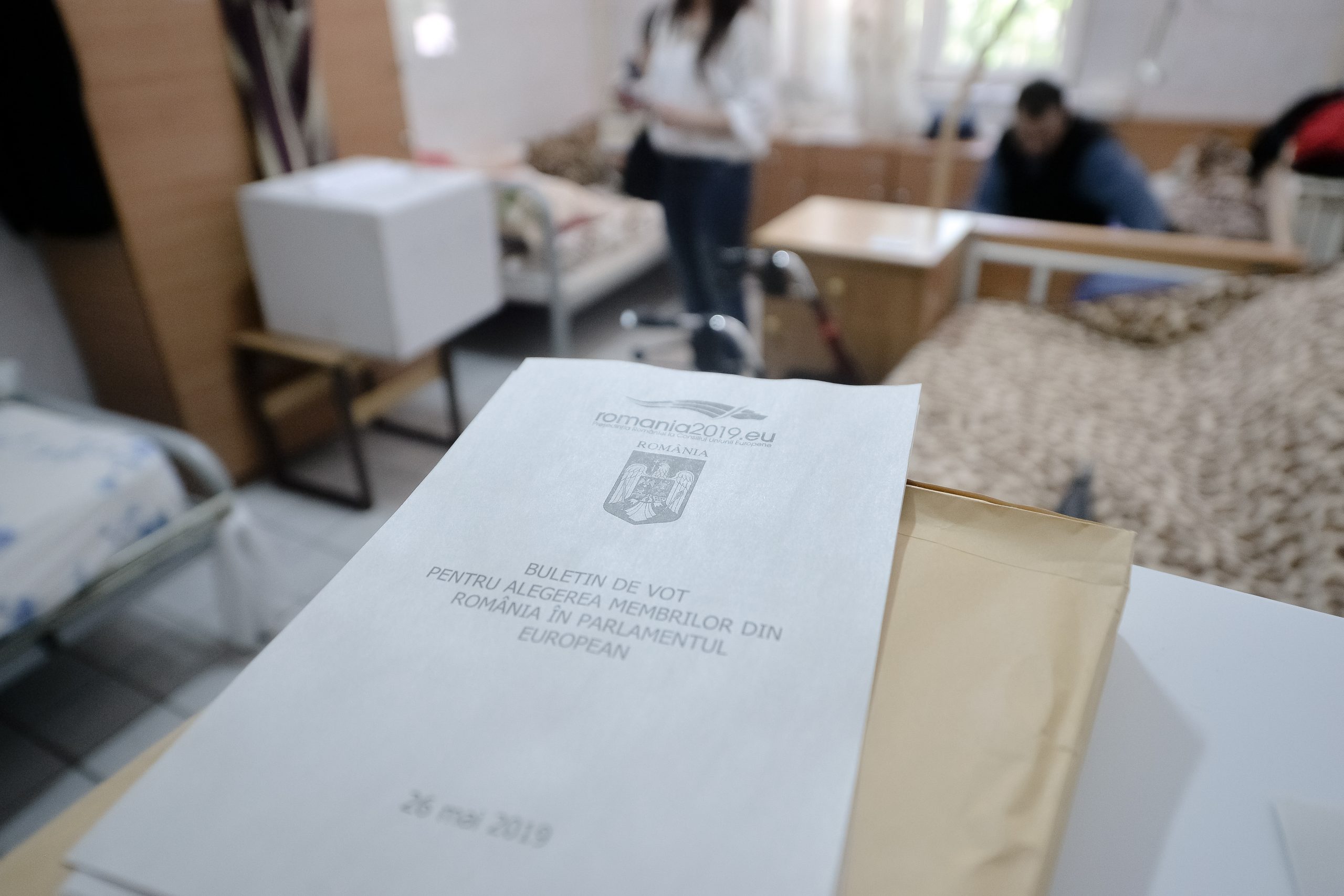 Cum votează persoanele carantinate, izolate sau internate în spital la alegerile parlamentare 2020