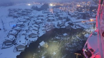 Alunecare de teren de proporții în Norvegia. Casele au fost înghițite de pământ. Sute de persoane au fost evacuate FOTO și VIDEO
