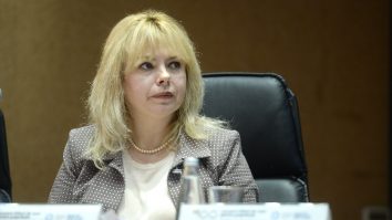 Anca Dragu, susținută de coaliția PNL, USR PLUS și UDMR, a fost aleasă președintele Senatului. Este prima femeie în această funcție