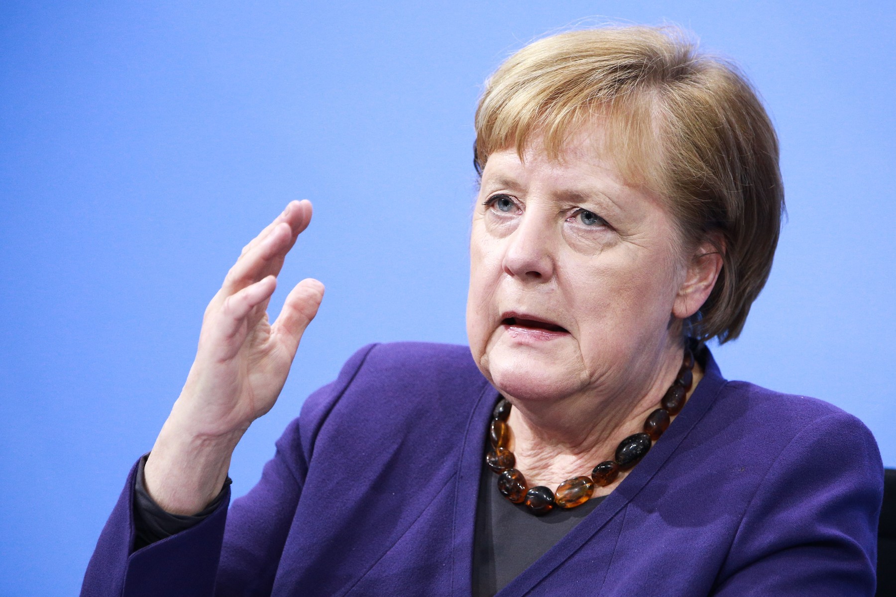 Angela Merkel amenință Rusia cu noi sancțiuni: „Să nu folosească gazul ca pe o armă!”