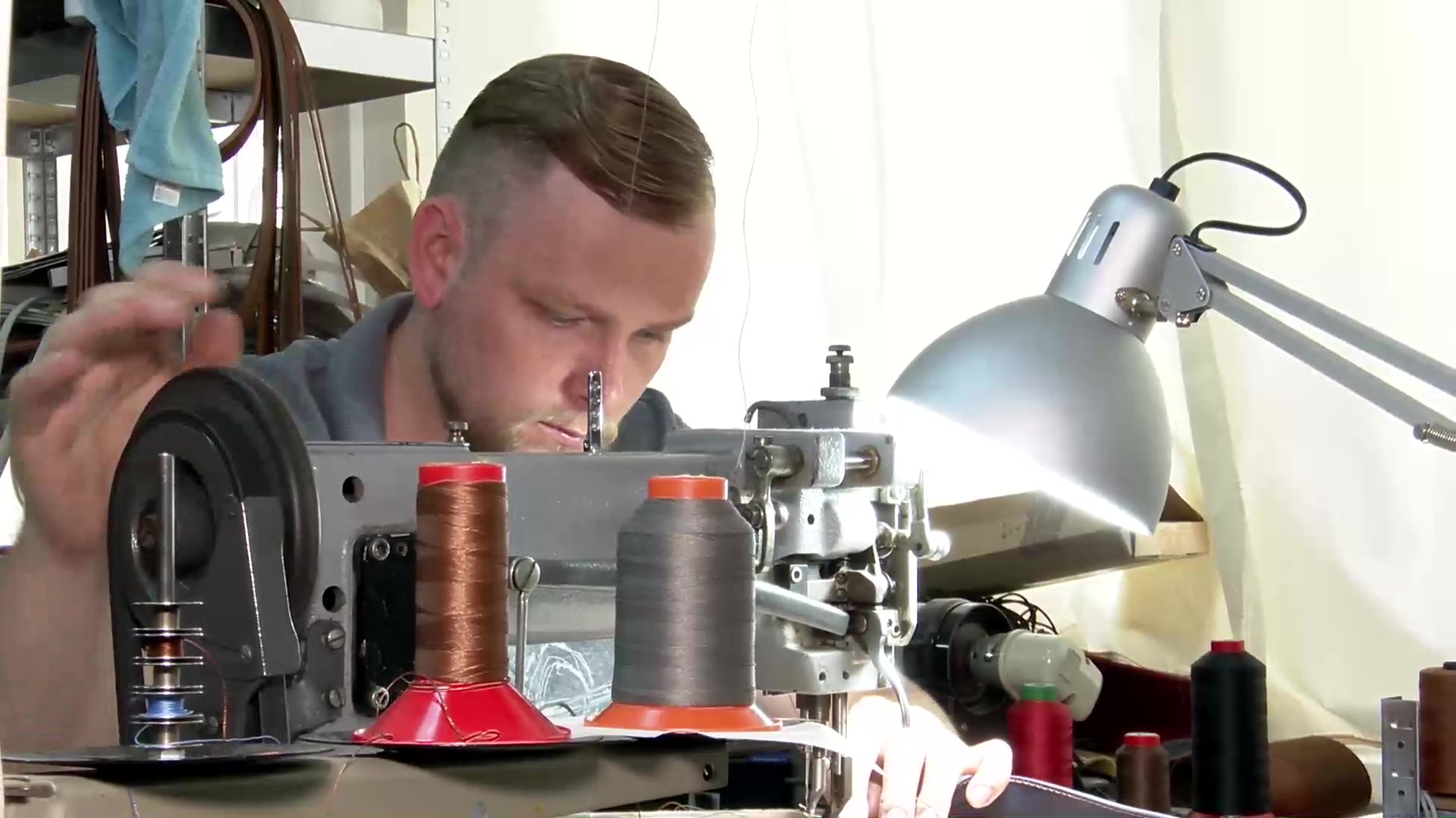 Numărul de firme noi s-a micșorat cu 21% față de anul trecut. Antreprenorul care sfidează statistica