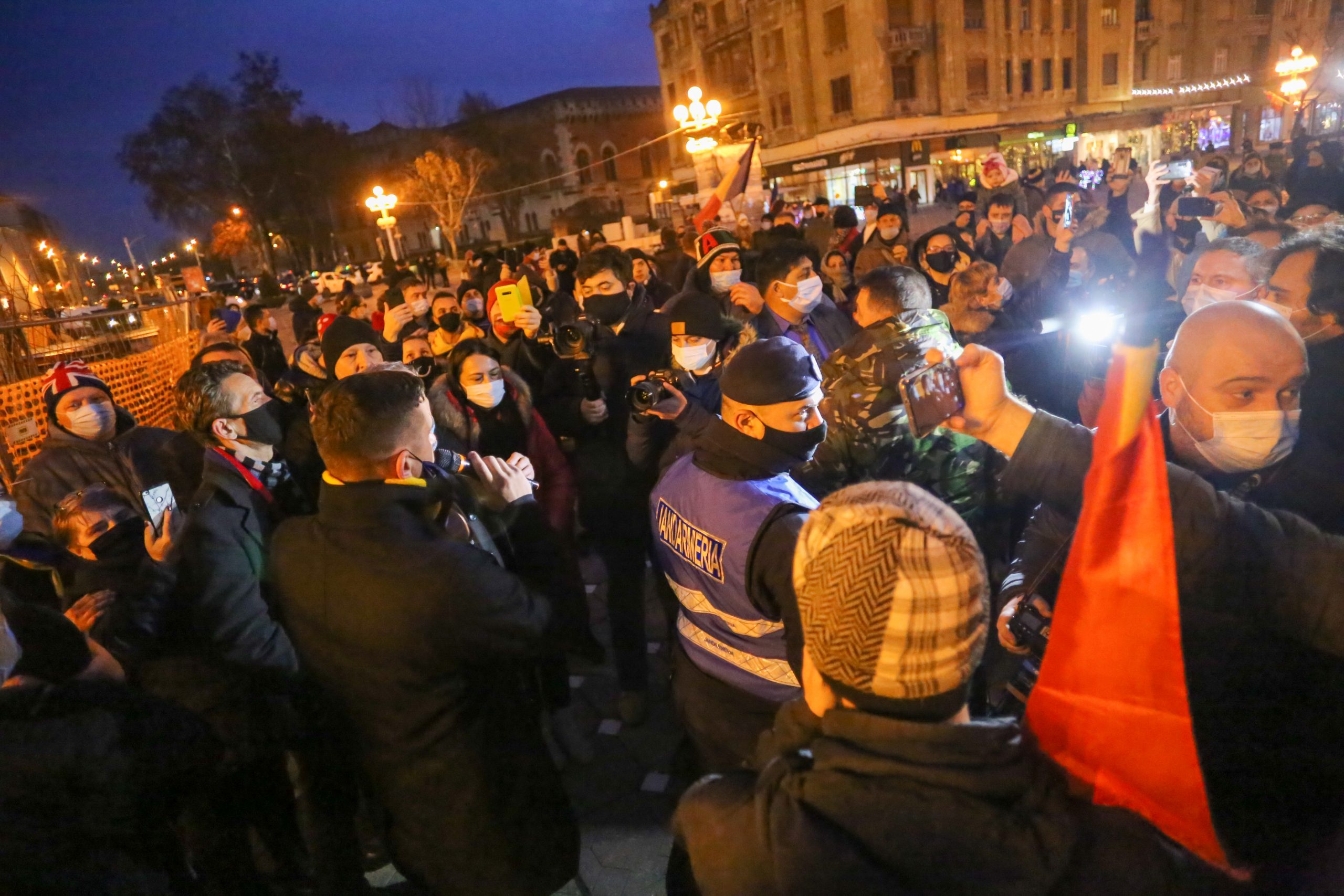 Liderul AUR, George Simion, huiduit de timișoreni și revoluționari în timpul unui omagiu adus eroilor din decembrie 1989. VIDEO