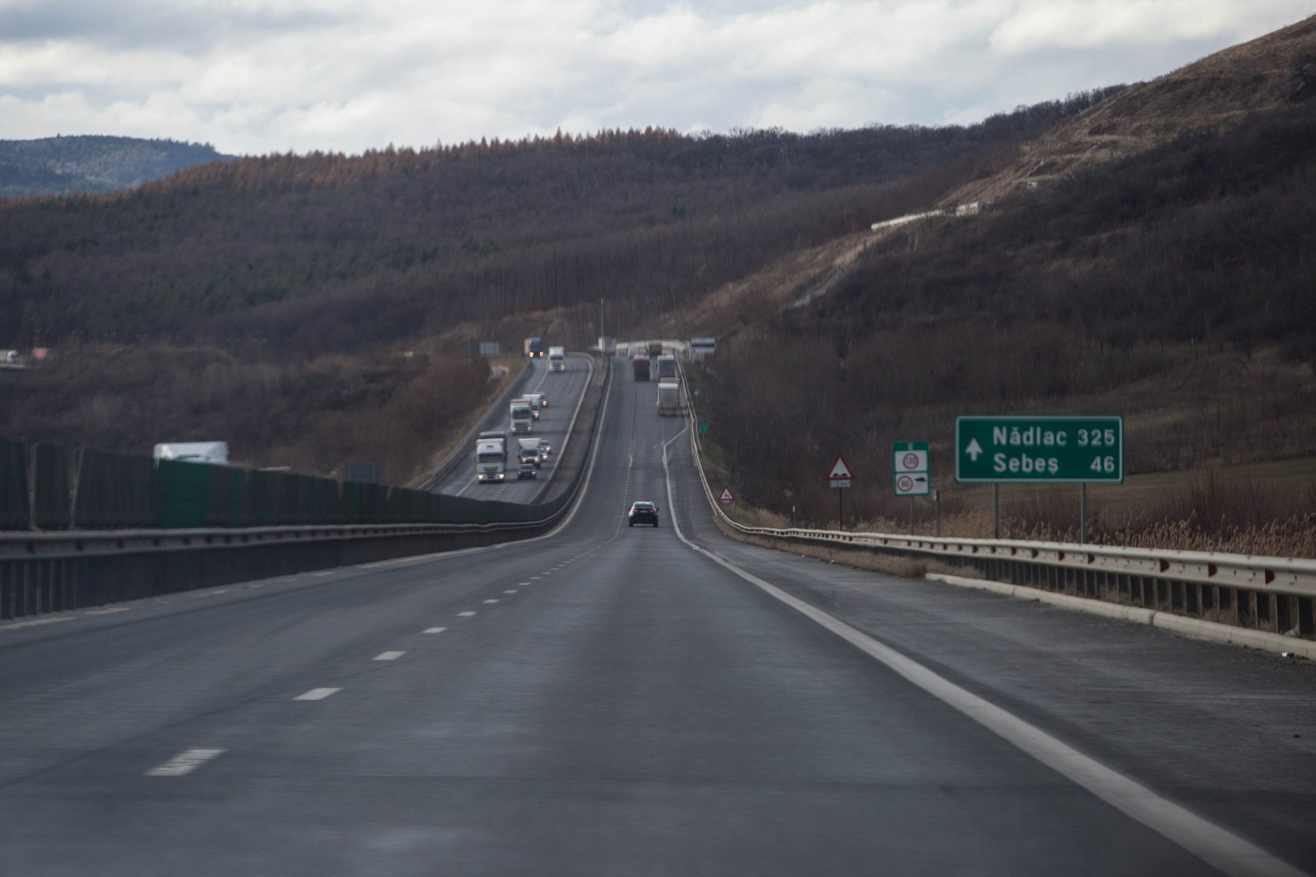 Inaugurări pe bandă rulantă în campanie. Primul lot al autostrăzii Sebeș – Turda este deschis azi, deși nu este gata. Cum arată
