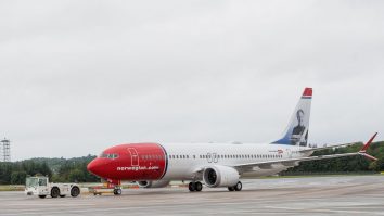 Defecțiuni la un motor. Un avion Boeing 737-8 Max a aterizat de urgență