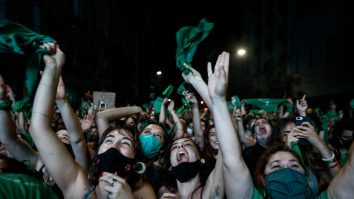 Vot istoric: Argentina a legalizat avortul, după ample proteste și respingerea idee de către Biserica Catolică