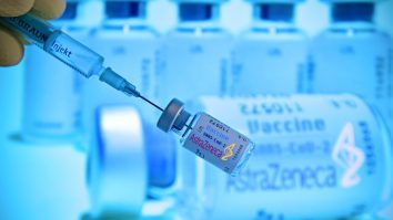 AstraZeneca anunță că a găsit „formula câștigătoare” a vaccinului: „100% eficiență”