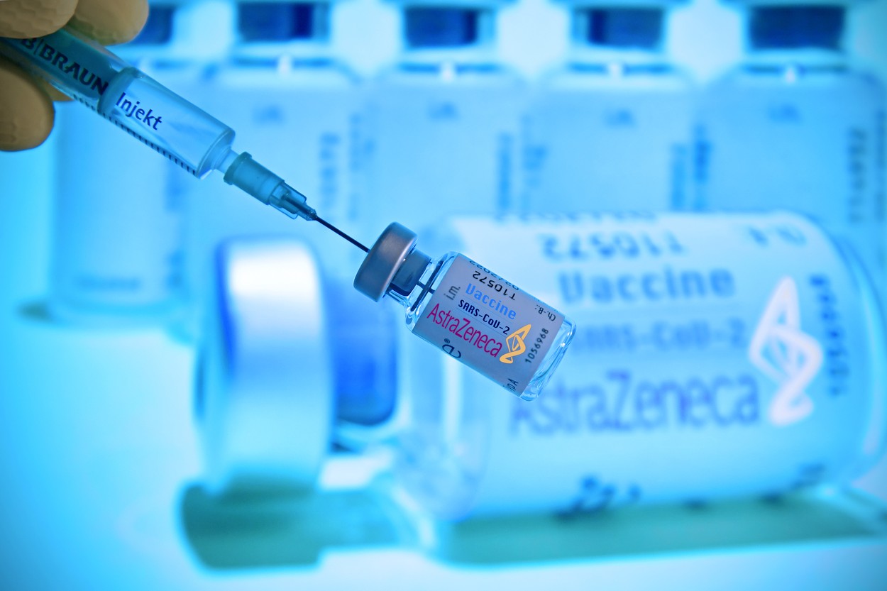 AstraZeneca anunță că a găsit „formula câștigătoare” a vaccinului: „100% eficiență”