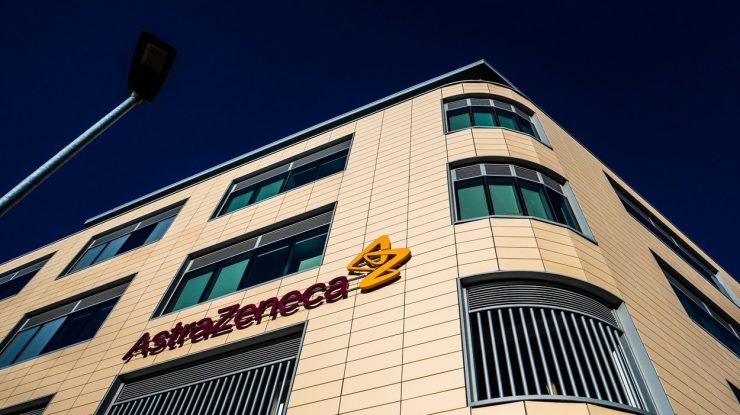 AstraZeneca testează alternativa la vaccin: a administrat anticorpi monoclonali persoanelor expuse la Covid-19