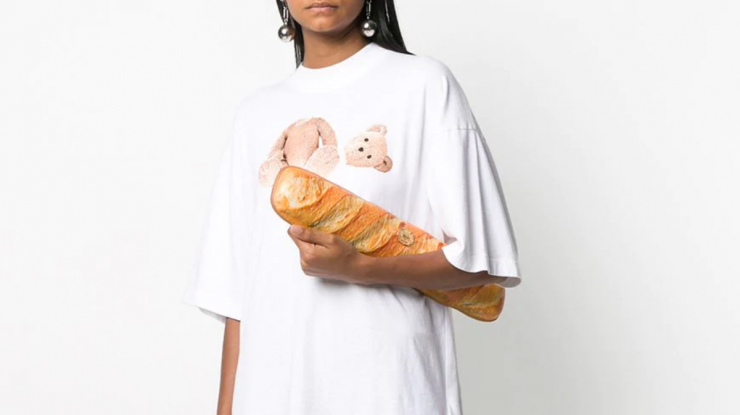 Moschino introduce un nou plic pentru femei. Arată ca o baghetă