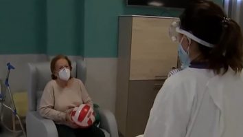 Cum face o casă de îngrijiri din Madrid recuperarea mai ușoară pentru pacienții care au Covid-19. Mărturiile bătrânilor