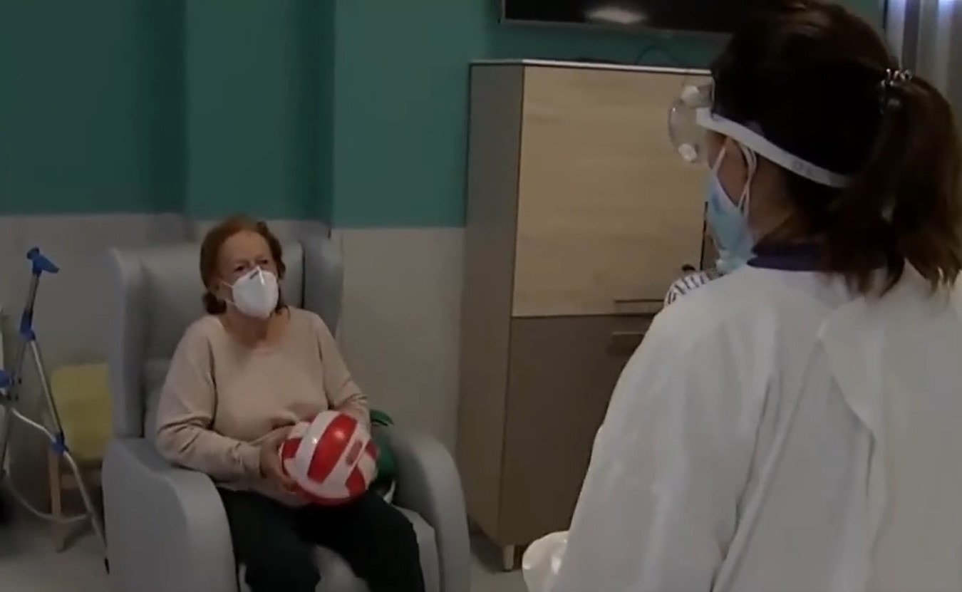 Cum face o casă de îngrijiri din Madrid recuperarea mai ușoară pentru pacienții care au Covid-19. Mărturiile bătrânilor