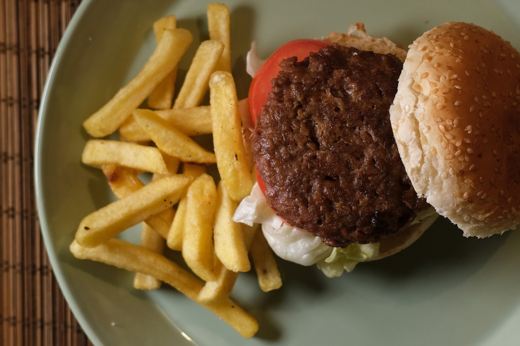 Burgerii vegetarieni, tot mai populari. Piața globală a alimentelor vegane valorează 20 de miliarde de dolari