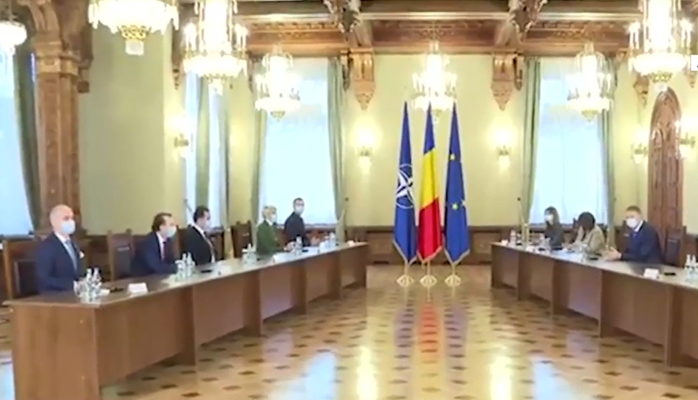 Consultări pe întuneric. Klaus Iohannis a băgat PNL în beznă