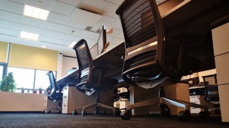 Avocat: Angajatorul trebuie să plătească angajaților care lucrează de acasă o parte din chirie şi din utilităţi