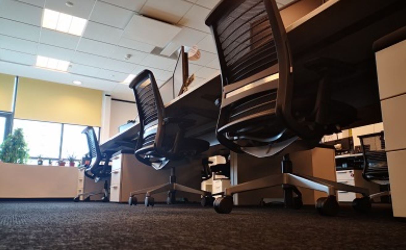 Avocat: Angajatorul trebuie să plătească angajaților care lucrează de acasă o parte din chirie şi din utilităţi