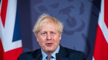 Boris Johnson, acuzat de periclitarea industriei britanice a pescuitului pentru acordul cu UE