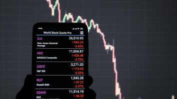 Companii chineze susținute de Armată, scoase de pe lista burselor din SUA. Un expert economic îți spune ce înseamnă aceste „șicanări“