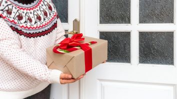Febra sărbătorilor de iarnă în pandemie. Bugete pentru cadouri de până la 5.000 de lei și cu 30% mai multe livrări