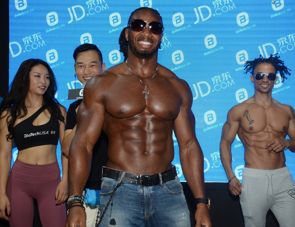 Campionul bionic: Cum a devenit un culturist de succes după ce şi-a pierdut ambele picioare