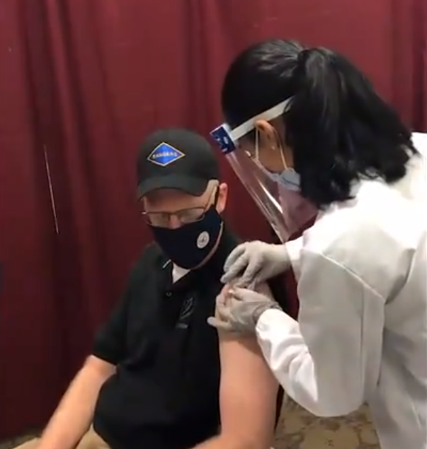 Șeful Pentagonului s-a vaccinat împotriva COVID-19 în fața camerelor de filmat: „Asta a fost tot? Nu se poate!” VIDEO