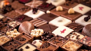 Ciocolata este amenințată de schimbările climatice. Ce metodă au găsit fermierii pentru a proteja culturile de cacao