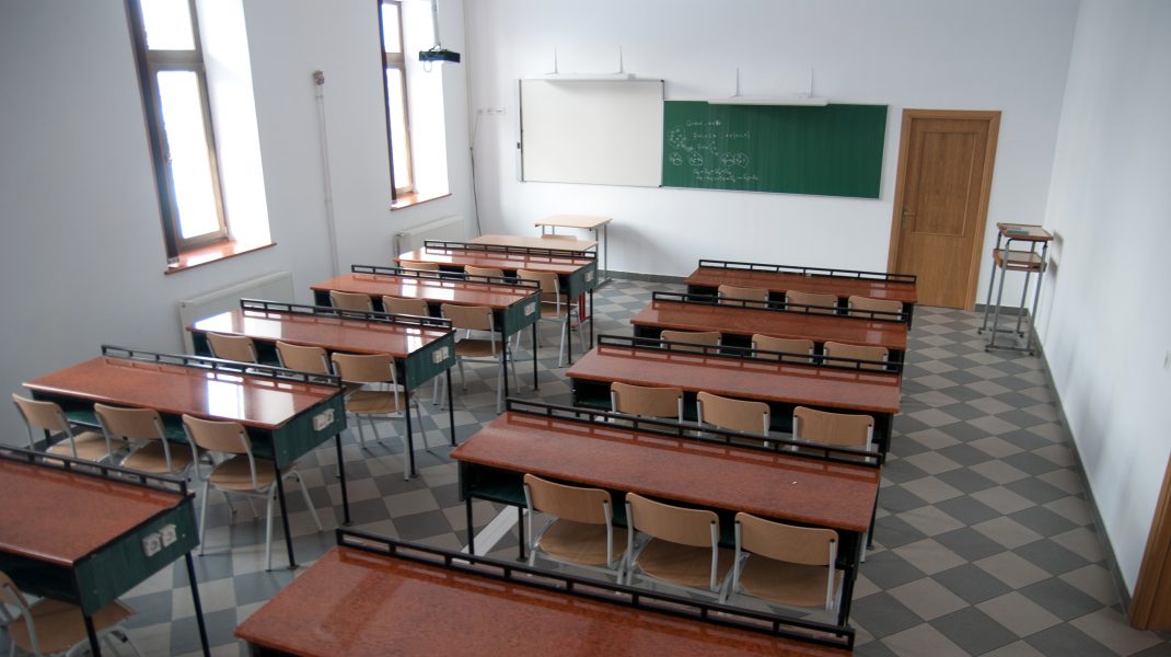 Partidul AUR cere Guvernului redeschiderea de urgență a școlilor