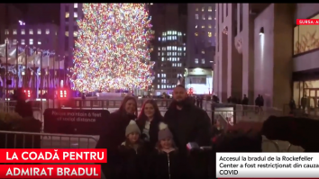 Sute de oameni, la coadă pentru o poză cu bradul din Rockefeller Center